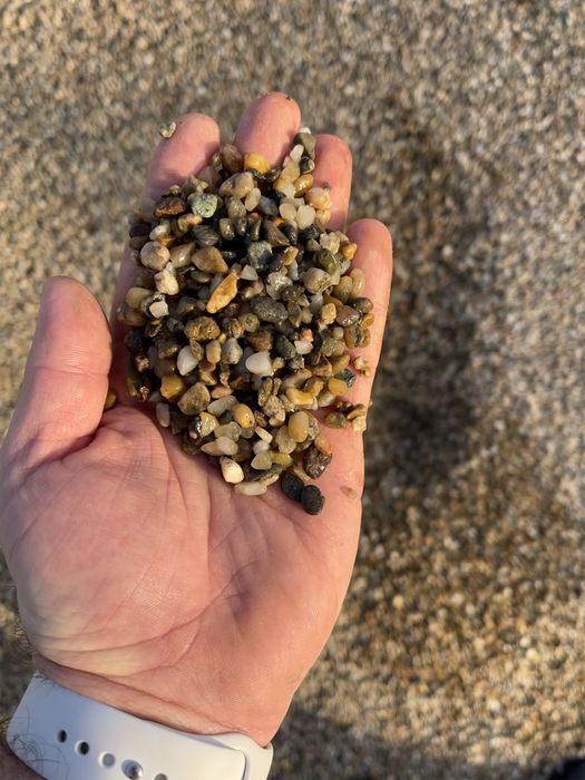 Livrez la comanda clientului nisip, balast, sort, piatra concasata etc