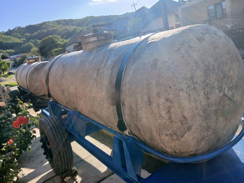 Cisternă din fibră ,3000l.