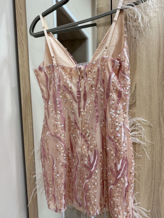 Къса рокля Bella Barnet.