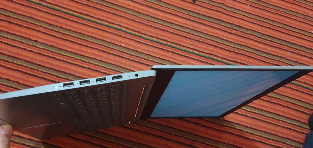 Noutbuk Lenovo core i3 holati yaxshi