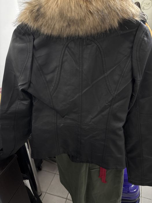 Кожено дамско яке с яка