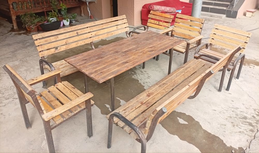 Продается комплект стол стулов