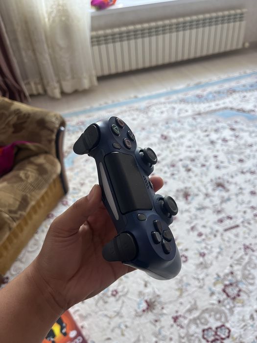 PS4 + 3 джойстик +сумка