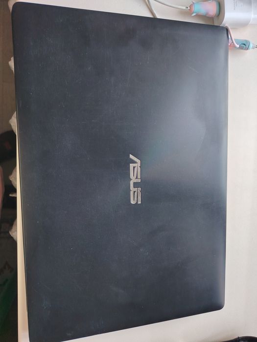 Продам рабочий ноутбуг ASUS