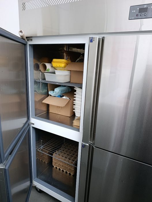 Холодильный шкаф профессиональный