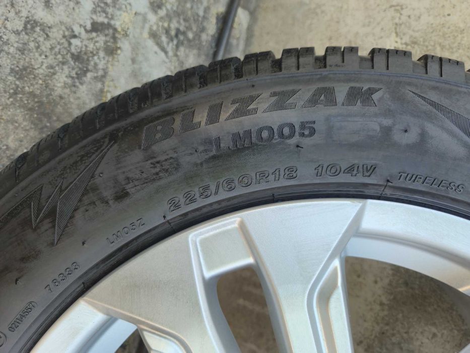 ROTI Jante + Anvelope IARNA - 5x114.3 18'' - OEM TOYOTA RAV4 Hybrid / Corolla Cross 225/60/18 Bridgestone 2022 CA NOI !