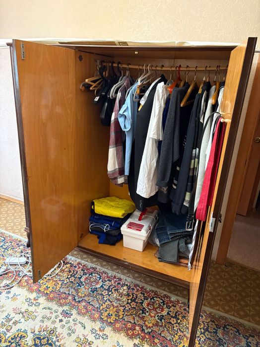 Продается шкаф плательный