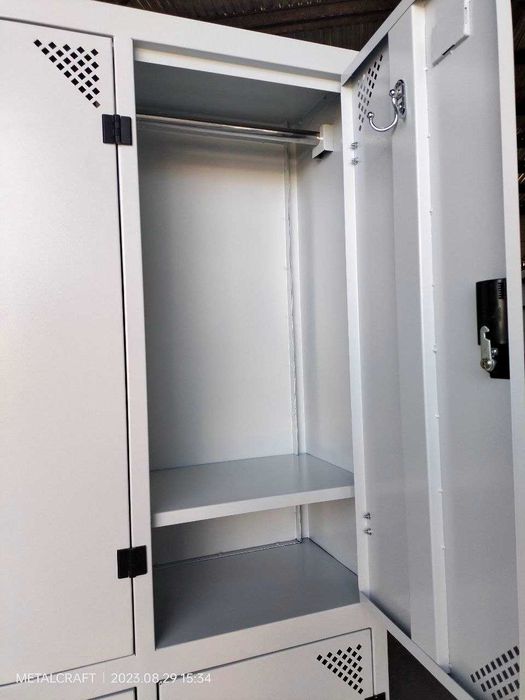 Шкаф металлический для одежды