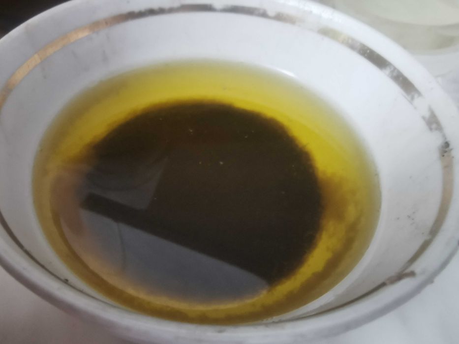 Свежевыжитое масло подсолнуха