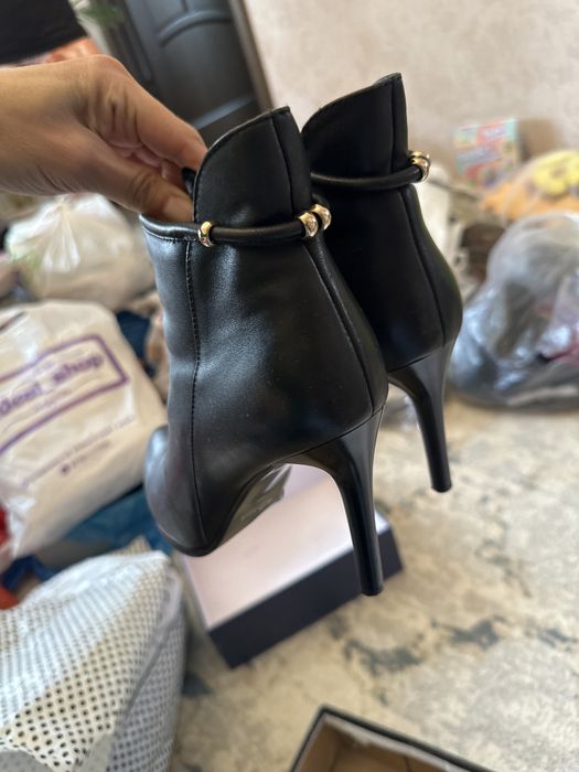 Кожаные ботильоны 37 размер