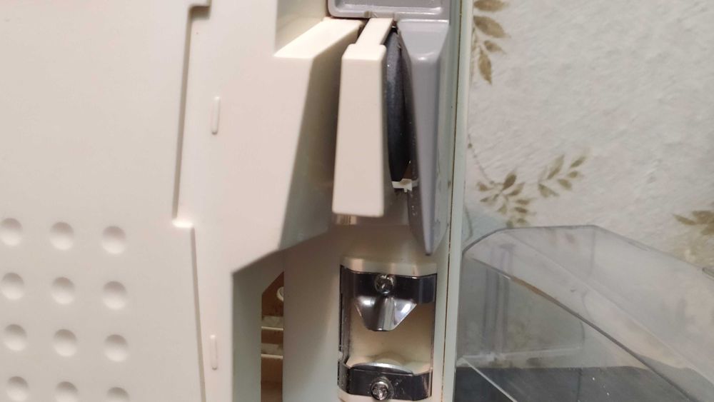 Unit UCO-395 (Австрия) - консервный нож  открывалка и ножеточка.