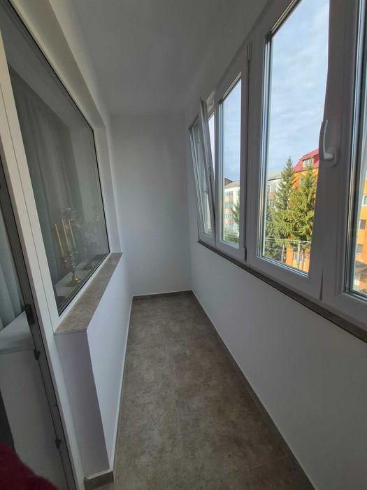 Închiriez apartament cu 2 camere