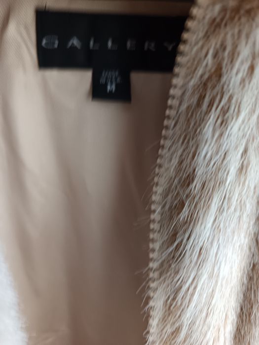 Палто с косъм бежово
