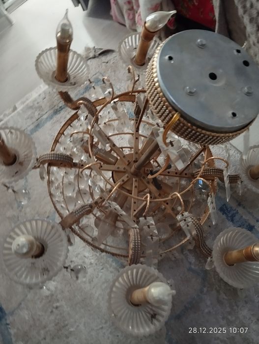 Люстра продается