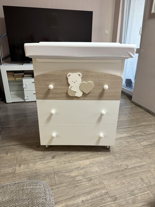 Шкаф с вана вградена за новородени