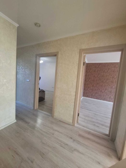 продам трехкомнатную квартиру