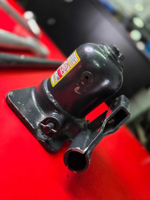 KIT Cric AUTO Hidraulic OEM Iveco Daily + Cheie + Cric + Carlig