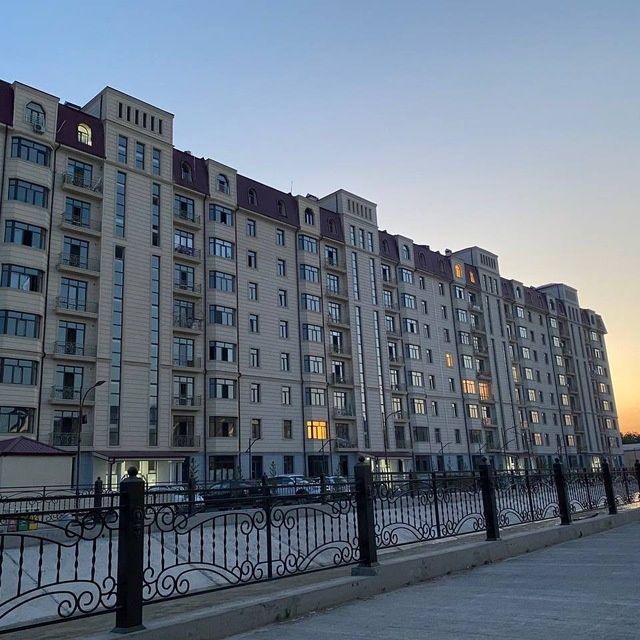 Сув бойида жойлашган квартира сотилади . Квартира озимизаники