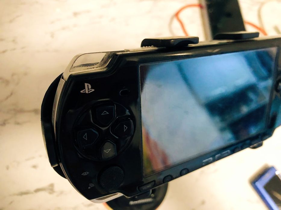 Assalom alekum Psp Sotiladi 2000 model Black