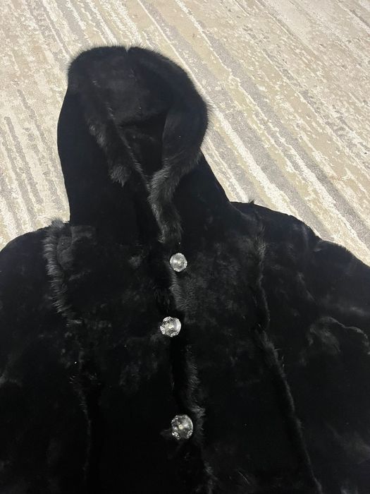 Продам женскую шубу