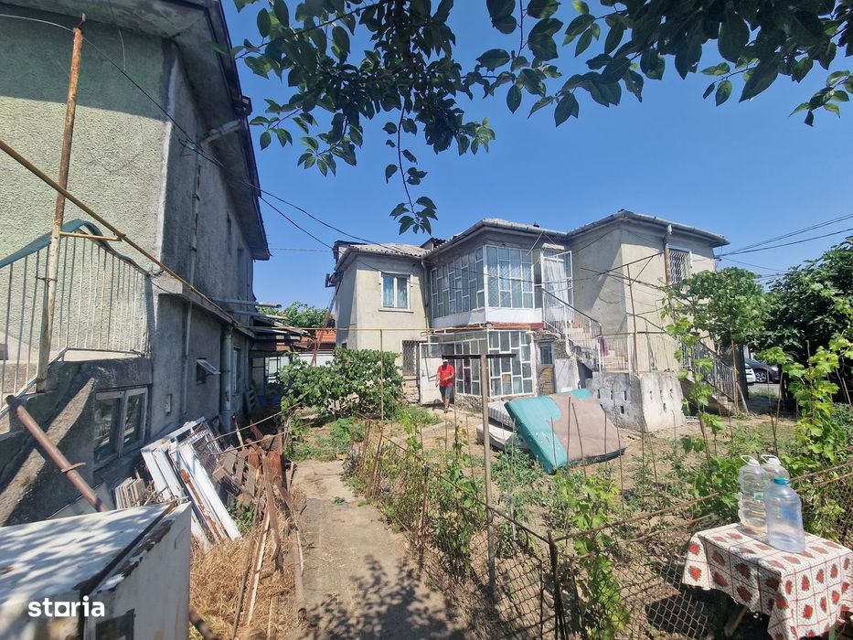 Km 5 - Casa 5 camere Bca, Teren 250mp, necesita renovare- 100.000euro