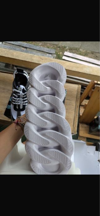 Versace Chain Reaction