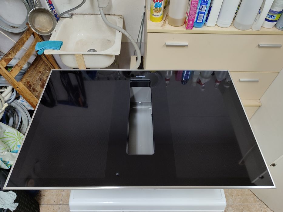 Индукционен плот с аспиратор Miele KMDA7476FR