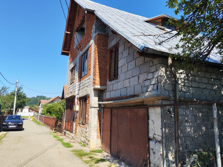 Casă – Campulung - Mai multe