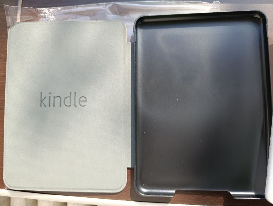 Husă Kindle Paperwhite 12th Gen (7 inch) – Nouă, sigilată