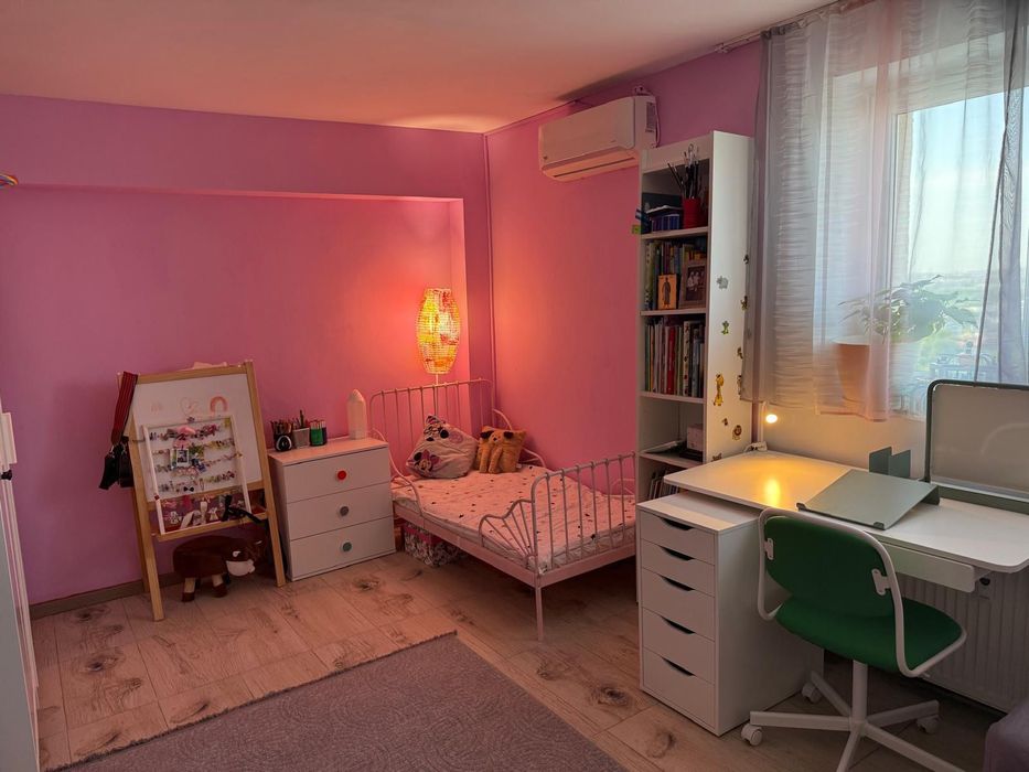 Vand apartament in spatele gradinitei nr 23, cu vedere la lac