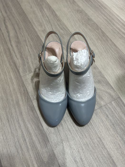 Туфли черные и голубые