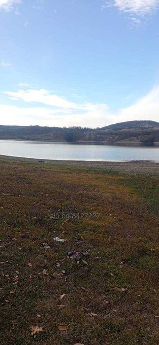 Парцел  10 дка на брега на язовир Тича