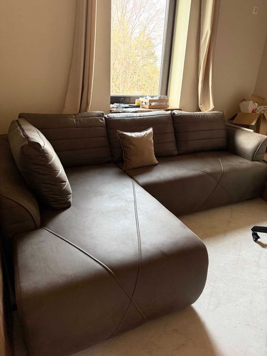 Продавам нов диван