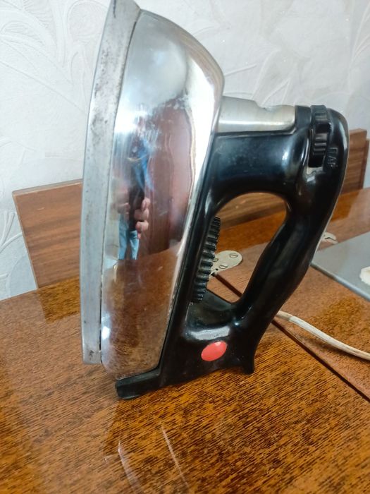 Продам советский утюг