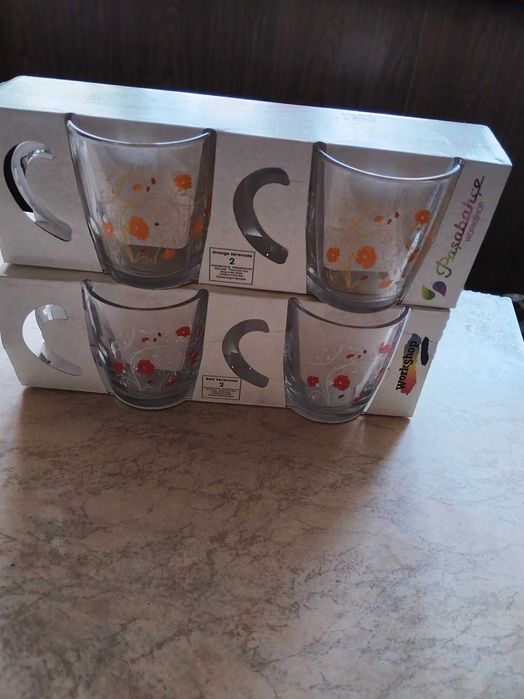 Две кружки стеклянные