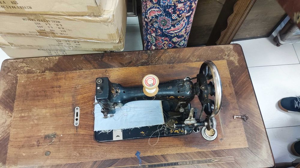 Антична шевна машина VICTORIA
