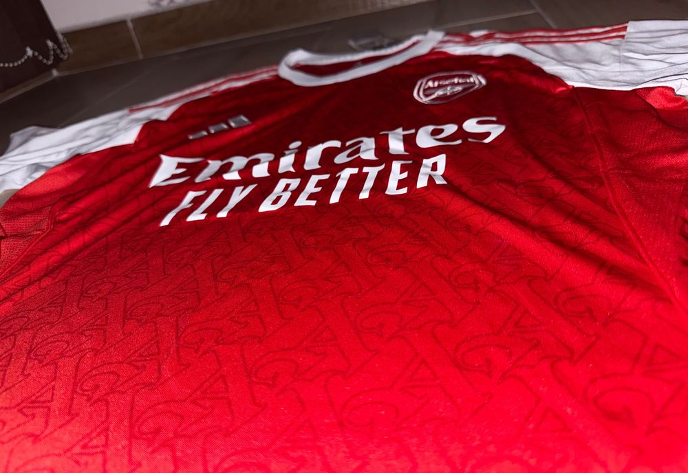 Arsenal 25/26 домакински екип