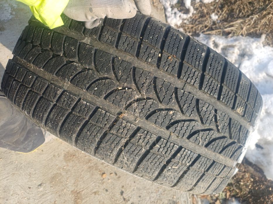 235/40 R18  anvelopa buna !