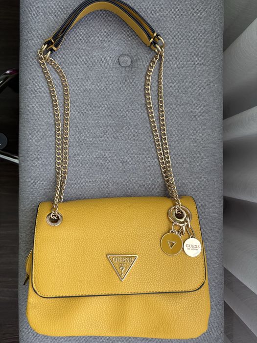 Дамска чанта Guess