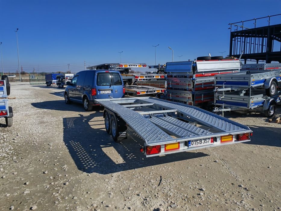 Платформа ремарке под наем за превоз на автомобили.