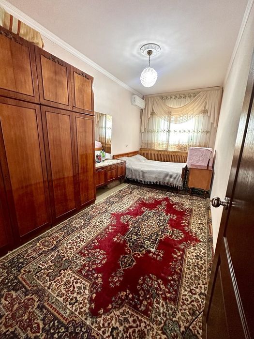 Yunusobod 15 kvartildan 5 xonali kvartira sotiladi srochna sotiladi