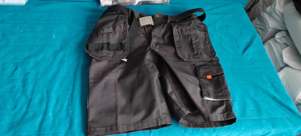 Pantaloni scurti de lucru marime L52, cu centura