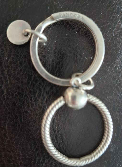 Inel pentru chei si charm Pandora