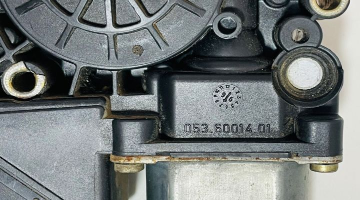 Motoras macara dreapta spate 8D0959802D/0536001401 Audi A4 B5