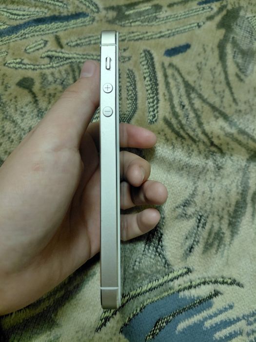 Продам айфон 5 нужно подтолкнуть акум