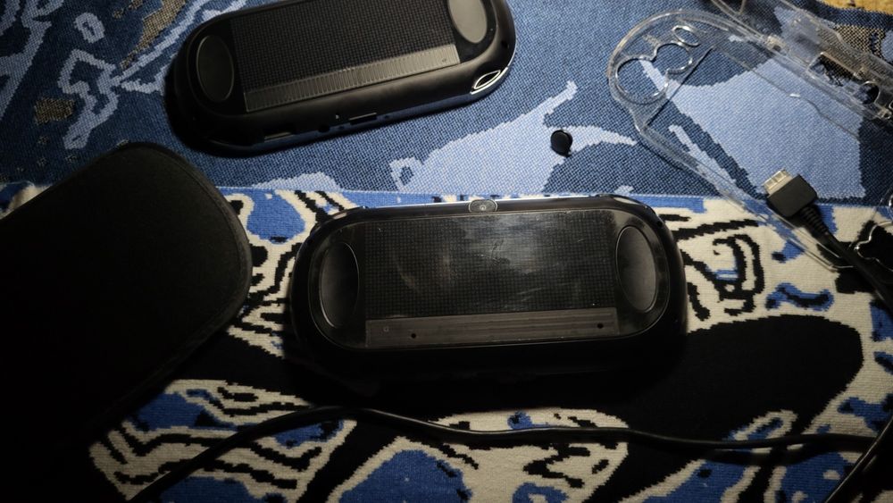 PlayStation Vita (прошитая) 
П