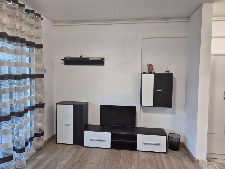 Inchiriez garsoniera in pollux residence