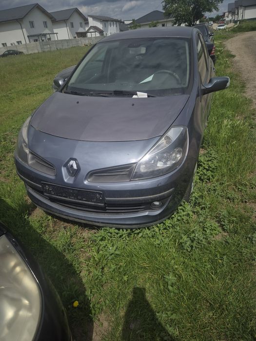 Dezmembrez renault clio 3 2008