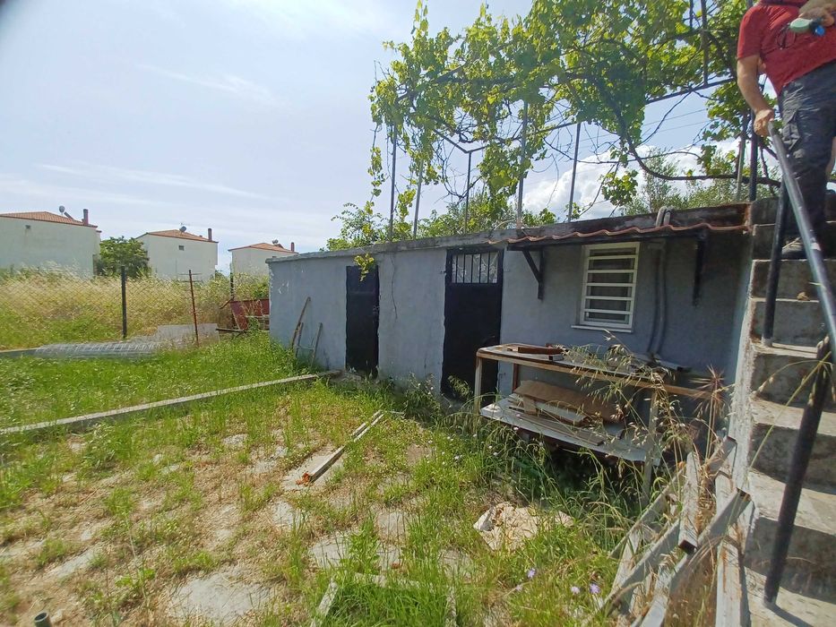 Продава с площ 85 м2 и двор 508 м2 в Паралия Врасна, Гърция