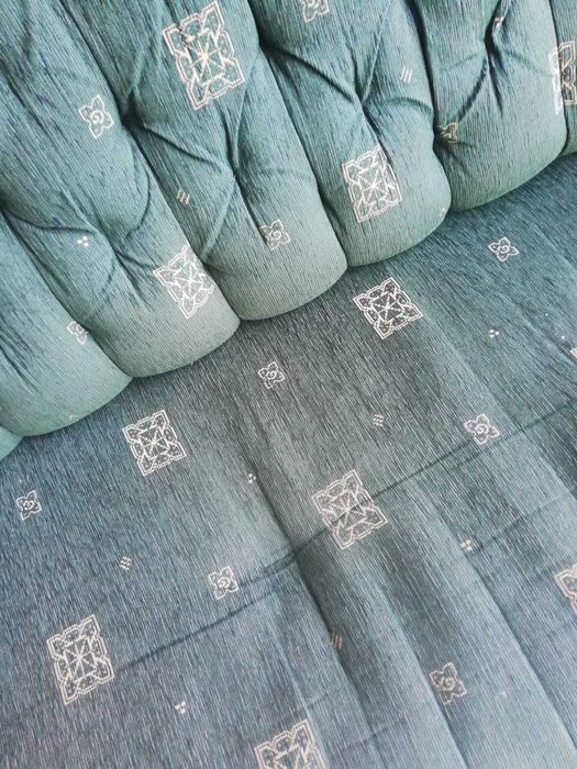 Диван б/у старый (каркас мощный)